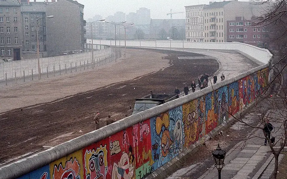Illustration: Berlin Wall