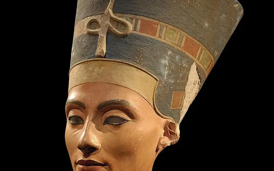 A painted bust carried an Egyptian queen's image across millennia