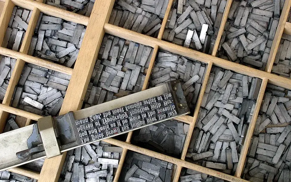 Bi Sheng divided printed text into reusable pieces