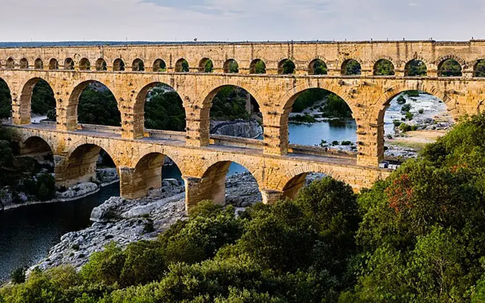 Illustration: Roman aqueduct