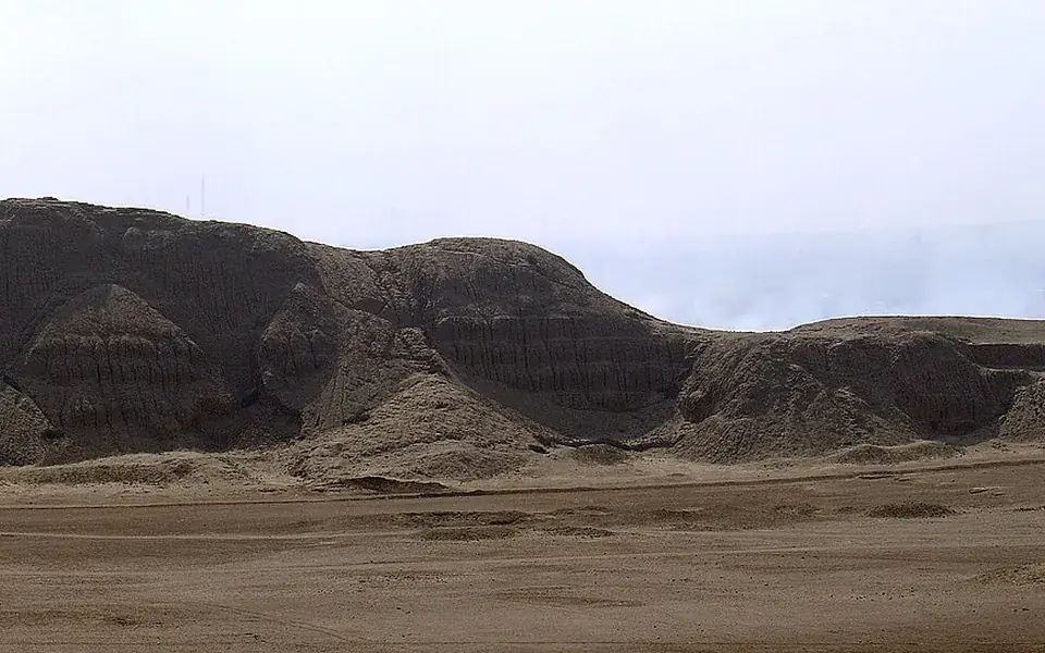 Painted vessels and monumental temples preserved a coastal Andean world