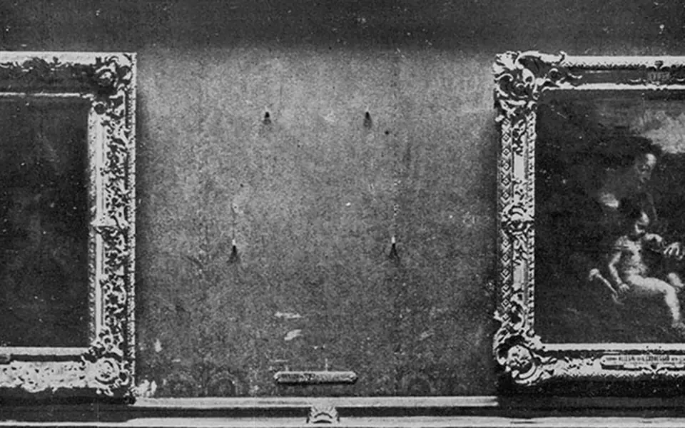 The Mona Lisa’s vacant place in the Louvre’s Salon Carré after the theft in August 1911